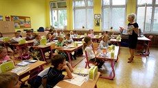 Základní školu Hudcova v Brně navštívil na začátku nového školního roku ministr... Základní školu Hudcova v Brně navštívil na začátku nového školního roku ministr...