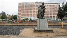 Pod zlínským hotelem Moskva vznikne pro lidi odpočinkový prostor s lavičkami. Pod zlínským hotelem Moskva vznikne pro lidi odpočinkový prostor s lavičkami.