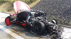 Na Pražském okruhu vzplálo ferrari. (4.9.2018) Na Pražském okruhu vzplálo ferrari. (4.9.2018)