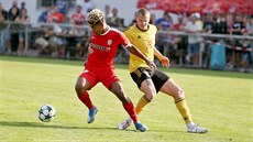 Momentka ze zápasu Rosice - Zbrojovka Brno Momentka ze zápasu Rosice - Zbrojovka Brno