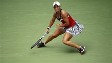 PEMOITELKA EEK. Australská tenistka Ashleigh Bartyová prola do osmifinále...