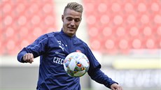 Záložník Ondřej Petrák na tréninku fotbalové reprezentace před zápasy s... Záložník Ondřej Petrák na tréninku fotbalové reprezentace před zápasy s...