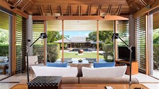 Vila stojí na západním pobřeží ostrova Providenciales nedaleko stejnojmenného... Vila stojí na západním pobřeží ostrova Providenciales nedaleko stejnojmenného...