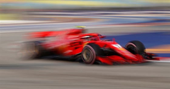 Kimi Räikkönen pi tréninku na Velkou cenu Singapuru.