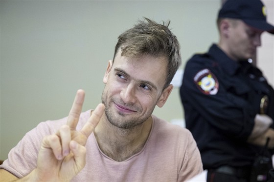 Exlen skupiny Pussy Riot Pjotr Verzilov u soudu v Rusku