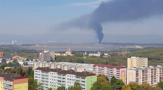 Poár linky na drcení odpadu v objektu litvínovské skládky firmy Celio v...