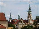 Hlavní průčelí Lorety je vrcholně barokní, na jeho stavbě se podílel Kryštof Dientzenhofer a dokončoval jej Kilián Ignác Dientzenhofer. Hlavní průčelí Lorety je vrcholně barokní, na jeho stavbě se podílel Kryštof Dientzenhofer a dokončoval jej Kilián Ignác Dientzenhofer.