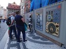 Živý kostlivec supluje za dvojníka z orloje. Živý kostlivec supluje za dvojníka z orloje.
