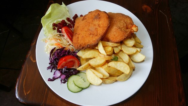 Smažené sýry restaurace občas nahradí takzvanými analogy, které se méně... Smažené sýry restaurace občas nahradí takzvanými analogy, které se méně...