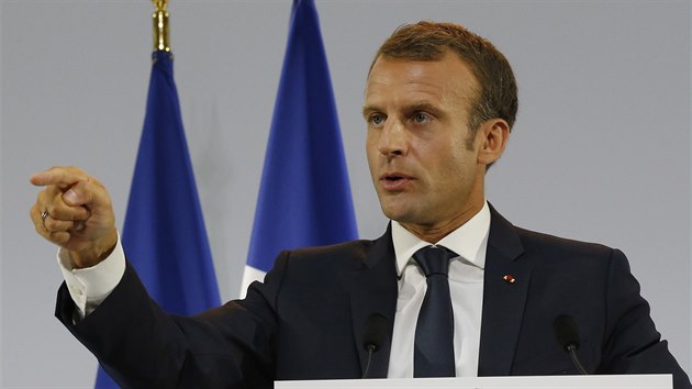 Francouzský prezident Emmanuel Macron představil v Paříži plán na pomoc chudým.... Francouzský prezident Emmanuel Macron představil v Paříži plán na pomoc chudým....