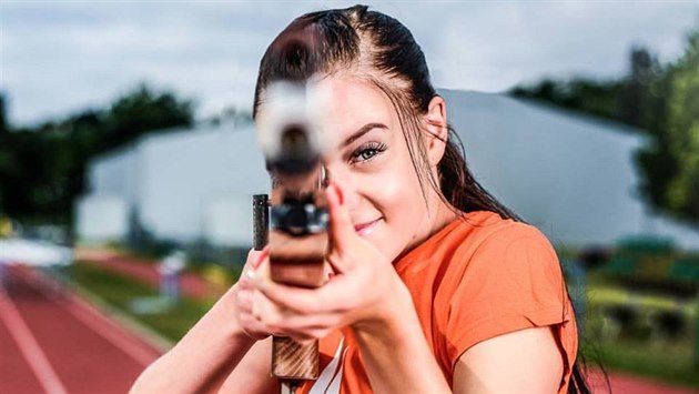 Po celý den se skupiny i jednotlivci utkají v různých sportech a porovnají své... Po celý den se skupiny i jednotlivci utkají v různých sportech a porovnají své...