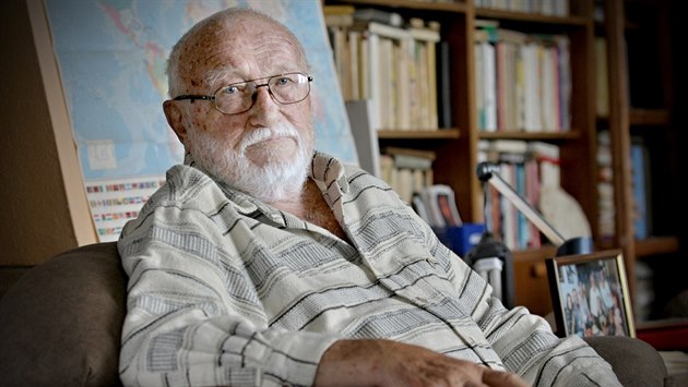 Neurochirurg a exprimátor Plzně Zdeněk Mraček skončil v září 1948 v policejní... Neurochirurg a exprimátor Plzně Zdeněk Mraček skončil v září 1948 v policejní...