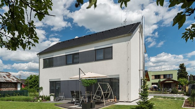 Dům je vzhledově téměř totožný s prvním, zděným domovem majitelů. Dům je vzhledově téměř totožný s prvním, zděným domovem majitelů.