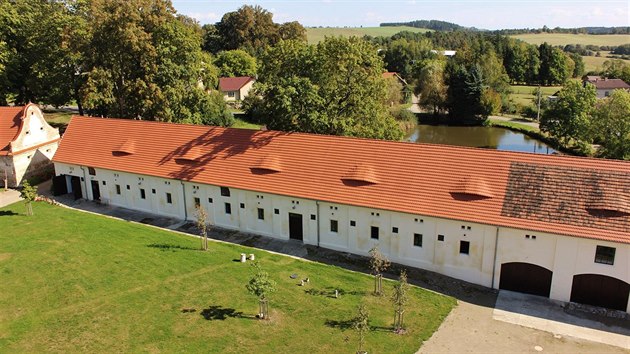 Pro osvícené vlastníky je zámecký areál architektonický a funkční celek, a to... Pro osvícené vlastníky je zámecký areál architektonický a funkční celek, a to...
