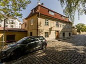 Lucemburská ambasáda se nachází naproti kostelu svatého Apolináře poblíž... Lucemburská ambasáda se nachází naproti kostelu svatého Apolináře poblíž...