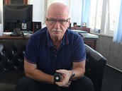 Ředitel Městské policie v Jeseníku Miroslav Táborský ukazuje komunikátor, který... Ředitel Městské policie v Jeseníku Miroslav Táborský ukazuje komunikátor, který...