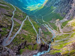 Silnice troll, dokonená v roce 1936, spojuje norská msteka &#197;ndalsnes a...