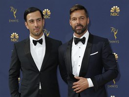 Jwan Yosef a Ricky Martin na cenách Emmy (Los Angeles, 17. záí 2018)