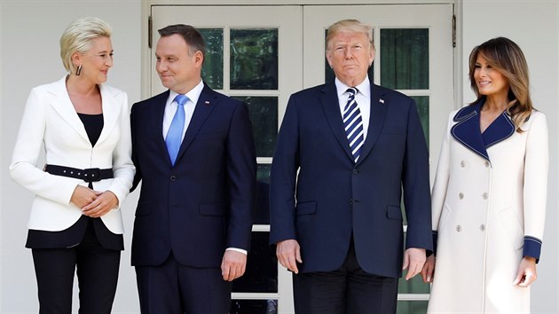 Prezidenti USA a Polska s manelkami po setkn v Blm dom (18. z 2018)