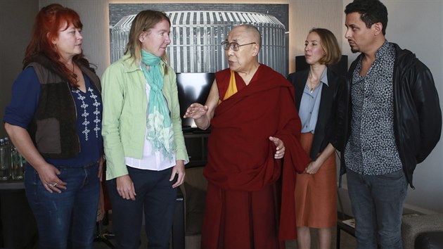 Dalajlma se v Nizozemsku setkal s obmi zneuvn ze strany buddhistickch uitel. (14. z 2018)