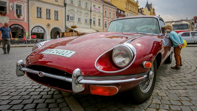 astnci mezinrodn veternsk rallye South Bohemia Classic zavtali do eskch Budjovic.