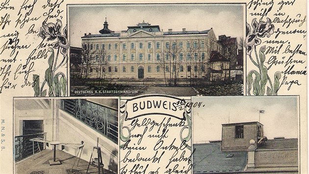 Pi oteven budovy koly v roce 1903 vyla pohlednice. Vlevo je Foucaultovo kyvadlo a vpravo observato na stee.