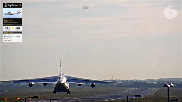 Antonov AN-124 100 Ruslan pistává v 11.9. v Praze.