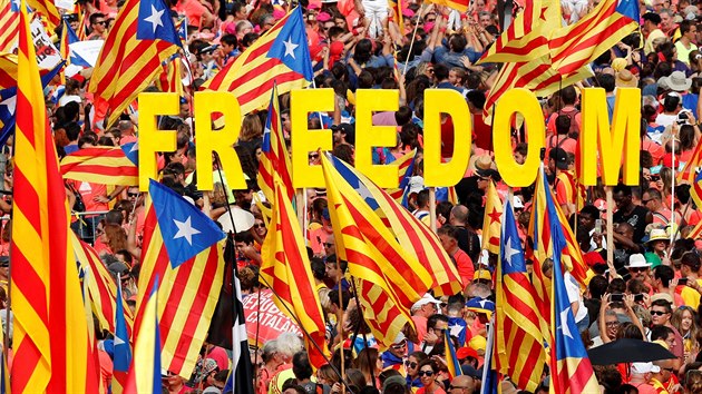 V Barcelon demonstruje zhruba milion lid za nezvislost Katalnska. Manifestace se kon u pleitosti Dne Katalnska (La Diada). (11. z 2018)