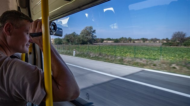 Policejn kontroly nejen kamion na dlnici D11 u Hradce Krlov (19.9.2018).