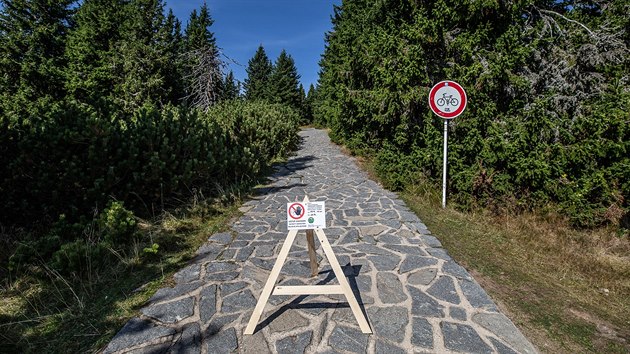 Kvli zajitn bezpe v letovm koridoru jsou nkter cesty na Snku zaven  (18. 9. 2018).