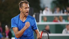 Luká Rosol se hecuje v rozhodující dvouhe baráe Davis Cupu proti Maarsku.