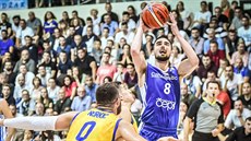 Tomáš Satoranský střílí na koš v kvalifikačním utkání o MS proti Bosně a... Tomáš Satoranský střílí na koš v kvalifikačním utkání o MS proti Bosně a...