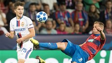 David Limberský (vpravo) a Timur Žamaletdinov (vlevo) v akci během utkání Ligy... David Limberský (vpravo) a Timur Žamaletdinov (vlevo) v akci během utkání Ligy...