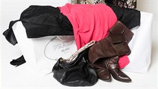 Černé plesové šaty od fashion designéra Miroslava Bárty, kovbojské kozačky... Černé plesové šaty od fashion designéra Miroslava Bárty, kovbojské kozačky...
