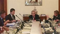 Kandidát na ministra zahraničí Tomáš Petříček s ministrem vnitra Janem... Kandidát na ministra zahraničí Tomáš Petříček s ministrem vnitra Janem...