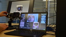Speciální přístroj zvaný eye-tracker, který mají k dispozici vědci z Mendelovy... Speciální přístroj zvaný eye-tracker, který mají k dispozici vědci z Mendelovy...