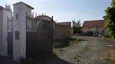 Areál, který starosta městské části Praha - Březiněves Jiří Haramul koupil za... Areál, který starosta městské části Praha - Březiněves Jiří Haramul koupil za...