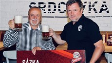 Trenér plzeňských fotbalistů Pavel Vrba a sládek pivovaru Gambrinus Zdeněk... Trenér plzeňských fotbalistů Pavel Vrba a sládek pivovaru Gambrinus Zdeněk...