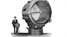 Veliký elektrický reflektor o svítivosti 80 000 svíček na světové výstavě v... Veliký elektrický reflektor o svítivosti 80 000 svíček na světové výstavě v...