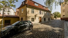 Lucemburská ambasáda se nachází naproti kostelu svatého Apolináře poblíž... Lucemburská ambasáda se nachází naproti kostelu svatého Apolináře poblíž...