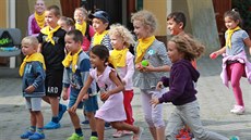 Popisek k úvodní fotografii: Pavlínka, Terezka, Denisek, obyčejné děti z... Popisek k úvodní fotografii: Pavlínka, Terezka, Denisek, obyčejné děti z...