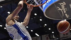 Smečí do ruského koše zakončil český basketbalista Tomáš Satoranský. Smečí do ruského koše zakončil český basketbalista Tomáš Satoranský.