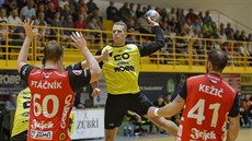 Marek Korbel.ze Zubří střílí na branku Nového Veselí. Marek Korbel.ze Zubří střílí na branku Nového Veselí.
