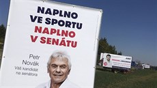 Z billboardů promlouvá i známý trenér Martiny Sáblíkové a nyní i kandidát do... Z billboardů promlouvá i známý trenér Martiny Sáblíkové a nyní i kandidát do...