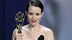 Hereka Claire Foyová bodovala na cenách Emmy 2018 díky hlavní roli v seriálu...