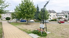 Památník připomíná v olomoucké čtvrti Holice osm zdejších obyvatel, kteří se... Památník připomíná v olomoucké čtvrti Holice osm zdejších obyvatel, kteří se...
