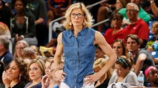 Jenny Boucková jako asistentka trenéra Sacramento Kings Jenny Boucková jako asistentka trenéra Sacramento Kings
