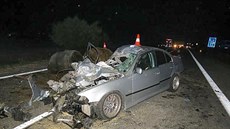 Řidič BMW 525 narazil do přívěsu taženého traktorem na silnici I/16 u Sobotky... Řidič BMW 525 narazil do přívěsu taženého traktorem na silnici I/16 u Sobotky...