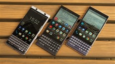 Chytré telefony s hardwarovou qwerty klávesnicí v posledních letech téměř... Chytré telefony s hardwarovou qwerty klávesnicí v posledních letech téměř...