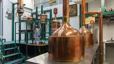 VŠCHT má vlastní pivovar, kde se studenti učí vařit pivo Lachout (Lahodná... VŠCHT má vlastní pivovar, kde se studenti učí vařit pivo Lachout (Lahodná...